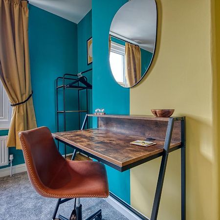 2 Bedrooms Modern, Stunning & Stylish Contractor House, Prime Portsmouth Location With Free Parking Permit, Summer Special Offer!! - By Blue Puffin Stays Exterior foto