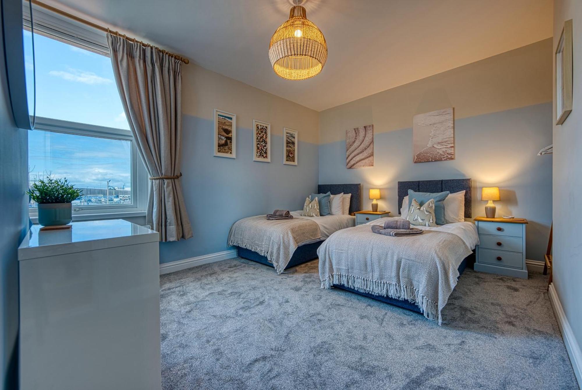 2 Bedrooms Modern, Stunning & Stylish Contractor House, Prime Portsmouth Location With Free Parking Permit, Summer Special Offer!! - By Blue Puffin Stays Exterior foto