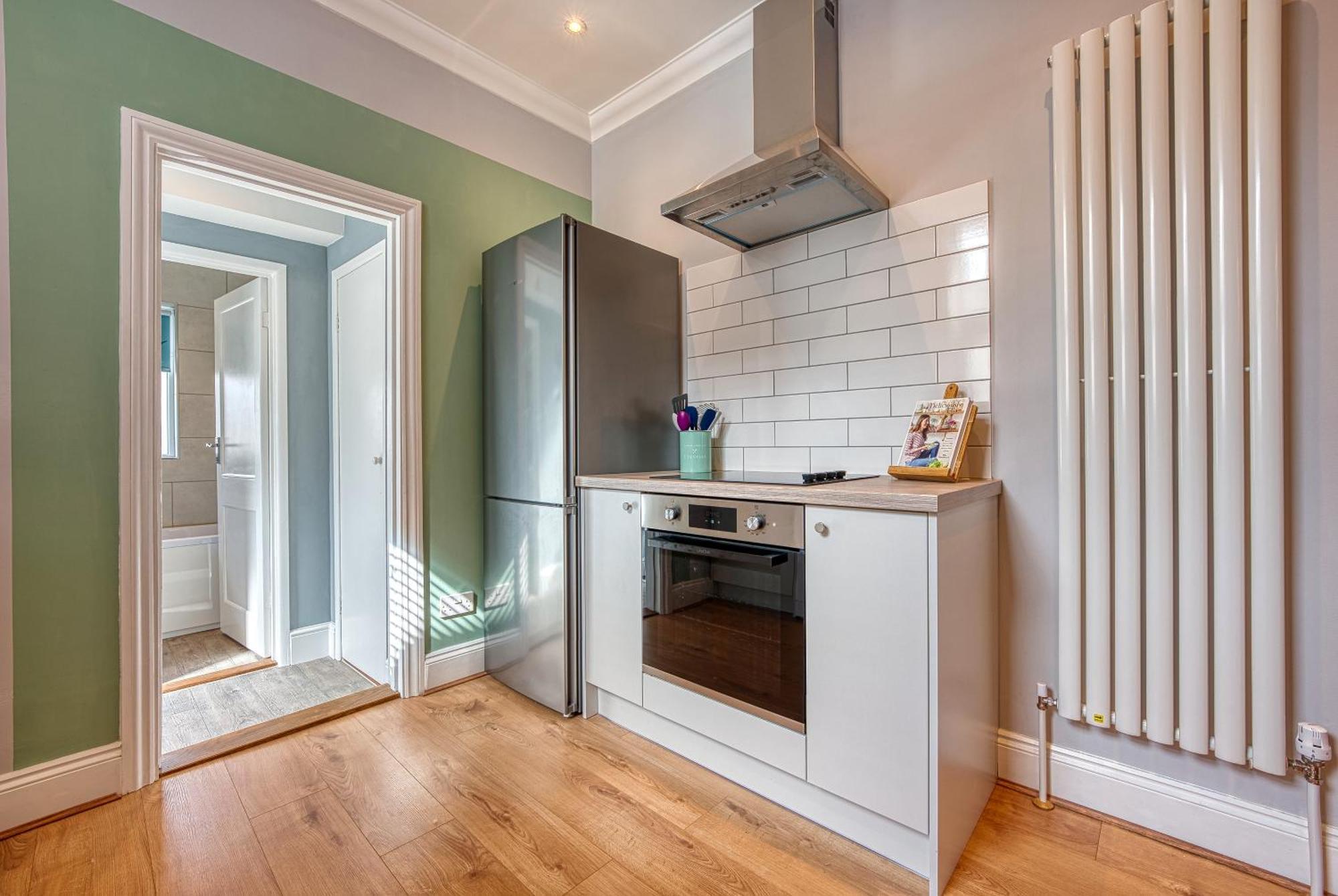 2 Bedrooms Modern, Stunning & Stylish Contractor House, Prime Portsmouth Location With Free Parking Permit, Summer Special Offer!! - By Blue Puffin Stays Exterior foto